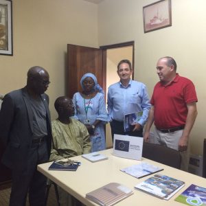 Una de las reuniones mantenidas en Senegal por parte de miembros de AgritechMurcia.